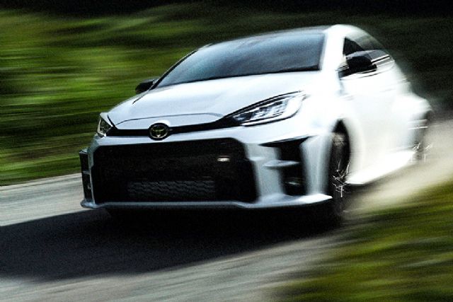 GR_YARIS_site_banner_0826_03